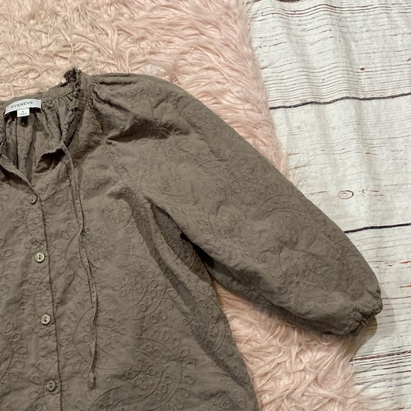 Evereve Eyelet Button Front Sage Green Peasant Top sz S - Picture 5 of 9